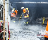 Fahrzeugverpuffung führt zu 400000 Sachschaden 2 Oltimer und Garage brennen aus
