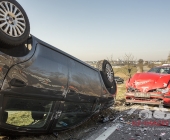Schwerer Unfall mit mehren Fahrzeugen, mehrere Verletzte -  1 Pers schwerverletzt