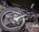 Schwerer Unfall zwischen Motorrad und PKW - Autofahrer leicht verletzt geschützt durch Airbags - Kradfahrer kein Airbag wurde schwerverletzt