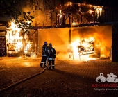 Großbrand zweier Hallen auf Landwirtschftlichem Anwesen - Kühe im Flammenmeer gefangen