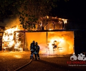 Großbrand zweier Hallen auf Landwirtschftlichem Anwesen - Kühe im Flammenmeer gefangen