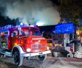 Großbrand zweier Hallen auf Landwirtschftlichem Anwesen - Kühe im Flammenmeer gefangen