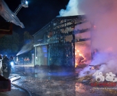 Großbrand zweier Hallen auf Landwirtschftlichem Anwesen - Kühe im Flammenmeer gefangen