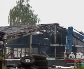 [Nachschlag Tagbilder] Großbrand zweier Hallen auf Landwirtschftlichem Anwesen - Kühe im Flammenmeer gefangen