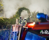 [Nachschlag alle Motive] Nach angeblicher Explosion brennt Gartengrundstück nieder. Exklusive Bilder der Ruine