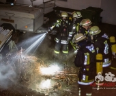 Anwohner schreckt auf - Flammen wüten am Firmengebäude - Feuerwehr kann schlimmeres verhindern