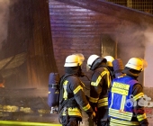 Brand eines Gebäudes beim Jugendhaus Möglingen - Gebäude in Vollbrand