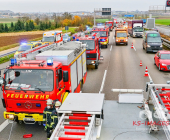 A81 LUDWIGSBURG: Gaffer - Wand verhindert blick auf Menschenrettung nach schwerem LKW-Auffahrunfall