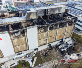 LUFTAUFNAHMEN - Ein Tag nach dem Grossbrand in Bietigheimer Möbelhaus - Großeinsatz für Feuerwehr, Rettungsdienst und Polizei