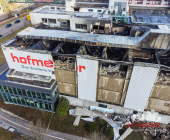 LUFTAUFNAHMEN - Ein Tag nach dem Grossbrand in Bietigheimer Möbelhaus - Großeinsatz für Feuerwehr, Rettungsdienst und Polizei