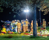 -UPDATE PM DER POLIZEI- Schwerer Unfall mit eingeklemmter Person - PKW gegen Baum - Remseck Bauernhof Sonnenhof