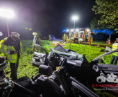 -UPDATE PM DER POLIZEI- Schwerer Unfall mit eingeklemmter Person - PKW gegen Baum - Remseck Bauernhof Sonnenhof