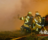 Schöckinger Waldgrillhütte Eulenberg in der Nacht komplett abgebrannt – Feuerwehr Ditzingen in einem massiven Löscheinsatz trotz Wasserknappheit im Wald