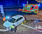 Schwerer Verkehrsunfall auf der B295 bei Ditzingen - Beifahrerin muss von der Feuerwehr gerettet werden