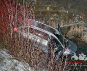 Spektakulärer Unfall in Leonberg - Mercedes E53 AMG (457 PS) schlägt in Wasserbecken ein