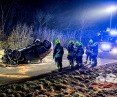 Schwerer Verkehrsunfall auf der L1127: Fahrer schwer verletzt nach riskantem Überholmanöver