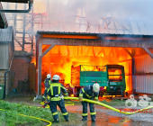 Pferd stirbt in den Flammen - Großbrand Bauernhof in Möglingen steht in Flammen – Rettungskräfte im Großaufgebot vor Ort