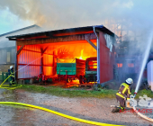 Pferd stirbt in den Flammen - Großbrand Bauernhof in Möglingen steht in Flammen – Rettungskräfte im Großaufgebot vor Ort