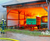 Pferd stirbt in den Flammen - Großbrand Bauernhof in Möglingen steht in Flammen – Rettungskräfte im Großaufgebot vor Ort