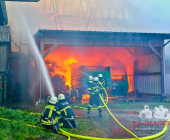 Pferd stirbt in den Flammen - Großbrand Bauernhof in Möglingen steht in Flammen – Rettungskräfte im Großaufgebot vor Ort