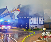 Pferd stirbt in den Flammen - Großbrand Bauernhof in Möglingen steht in Flammen – Rettungskräfte im Großaufgebot vor Ort