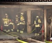 20140301_tiefgaragenbrand-in-bietigheim-personen-werden-evakuiert-alte-leute-von-feuerwehr-getragen-376