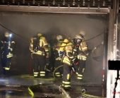 20140301_tiefgaragenbrand-in-bietigheim-personen-werden-evakuiert-alte-leute-von-feuerwehr-getragen-422