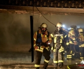 20140301_tiefgaragenbrand-in-bietigheim-personen-werden-evakuiert-alte-leute-von-feuerwehr-getragen-426