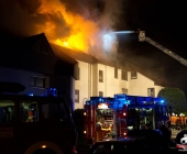 20140423_Dachstuhl brennt Lichterloh - Großaufgebot an Rettungskräften-0409