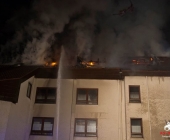 20140423_Dachstuhl brennt Lichterloh - Großaufgebot an Rettungskräften-0412