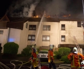20140423_Dachstuhl brennt Lichterloh - Großaufgebot an Rettungskräften-0425
