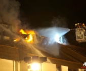 20140423_Dachstuhl brennt Lichterloh - Großaufgebot an Rettungskräften-0442