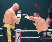 Benefiz-Veranstaltung Blaue Flecke für soziale Zwecke - Uwe Hück vs. Francois Botha im Ring