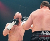 Benefiz-Veranstaltung Blaue Flecke für soziale Zwecke - Uwe Hück vs. Francois Botha im Ring