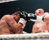 Benefiz-Veranstaltung Blaue Flecke für soziale Zwecke - Uwe Hück vs. Francois Botha im Ring