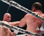 Benefiz-Veranstaltung Blaue Flecke für soziale Zwecke - Uwe Hück vs. Francois Botha im Ring