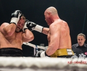 Benefiz-Veranstaltung Blaue Flecke für soziale Zwecke - Uwe Hück vs. Francois Botha im Ring