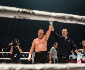 Benefiz-Veranstaltung Blaue Flecke für soziale Zwecke - Uwe Hück vs. Francois Botha im Ring