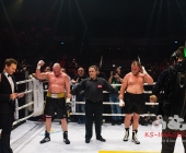 Benefiz-Veranstaltung Blaue Flecke für soziale Zwecke - Uwe Hück vs. Francois Botha im Ring