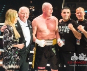 Benefiz-Veranstaltung Blaue Flecke für soziale Zwecke - Uwe Hück vs. Francois Botha im Ring