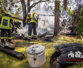 Brandstifter schlägt am helligten Tag zu - Nachbarn in Angst - In Ossweiler Gartensiedlung brennt ein Gartenhaus ab