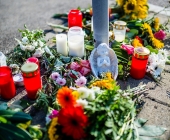 Bilder der Gedenkstätte - Fußgänger beim überqueren der Fahrbahn von Auto erfasst und getötet