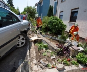 Rentnerunfall erst Fahrzeug angefahren dann unkontrolliert 50m weiter in den Vorgarten