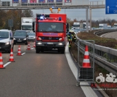 Medizinischer Notfall LKW fährt über alle Spuren kracht in Mittelleitplanke - zum Glück keine weiteren Beteiligte