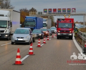 Medizinischer Notfall LKW fährt über alle Spuren kracht in Mittelleitplanke - zum Glück keine weiteren Beteiligte