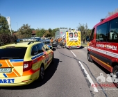 LKW und PKW kollidieren auf Kreisstraße frontal - Notarzt versorgt Verletzte
