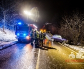 Glätteunfall - Rettungskräfte finden leeres Fahrzeug  - 2 Insassen flüchtig
