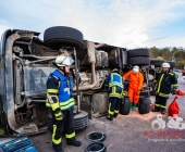 Lkw mit Biomüll umgekippt mehrere Feuerwehren im Einsatz