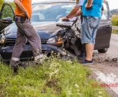 Schwerer Unfall im Begegnungsverkehr - Beide Lenker verletzt in Klinik - Fahrzeuge Totalschaden