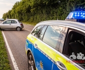 Lenkrad verrissen - Doppelter überschlag auf Landstraße - Jüngere Frau verletzt